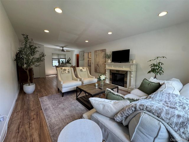313 Main Street A, Roslyn, NY 11576