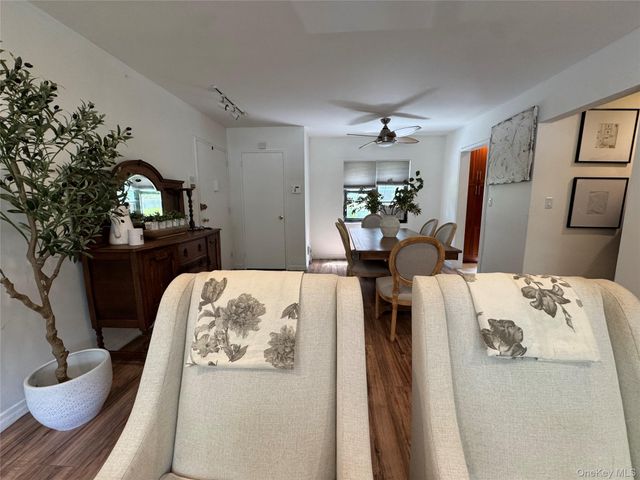 313 Main Street A, Roslyn, NY 11576