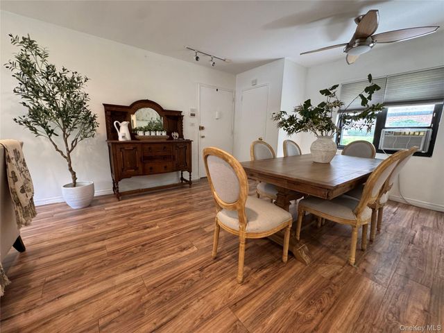 313 Main Street A, Roslyn, NY 11576