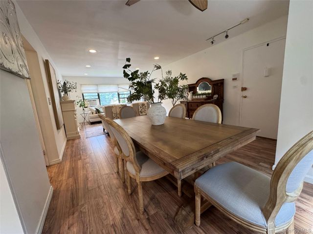 313 Main Street A, Roslyn, NY 11576