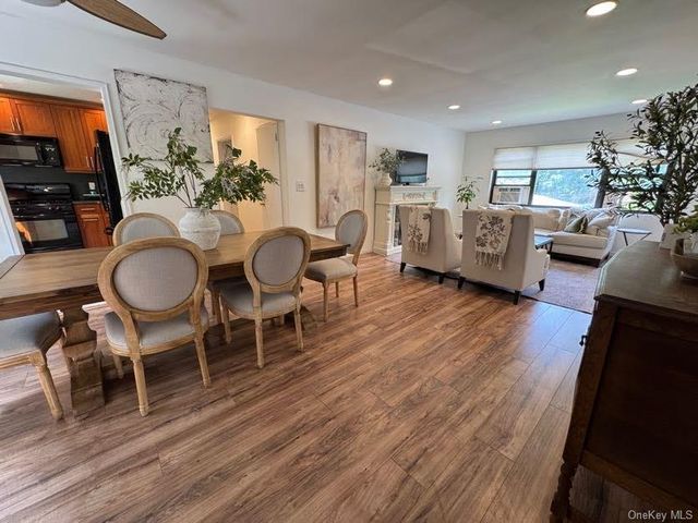 313 Main Street A, Roslyn, NY 11576