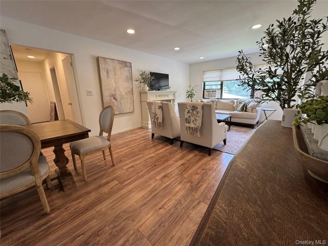 313 Main Street A, Roslyn, NY 11576
