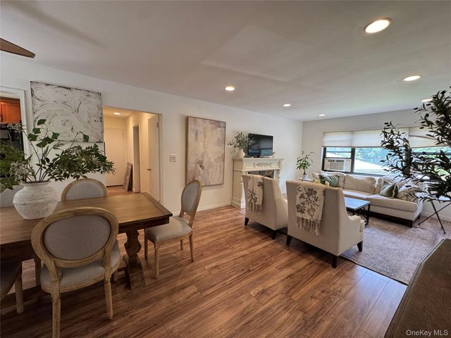 313 Main Street A, Roslyn, NY 11576