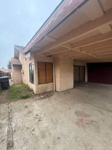 1644 N Tipton Street, Visalia, CA 93292