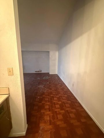 1644 N Tipton Street, Visalia, CA 93292