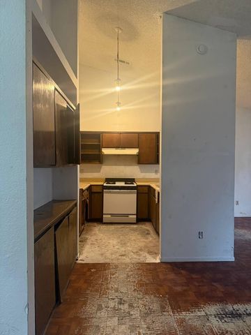 1644 N Tipton Street, Visalia, CA 93292