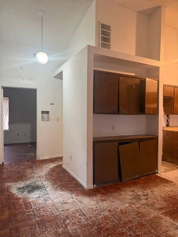 1644 N Tipton Street, Visalia, CA 93292