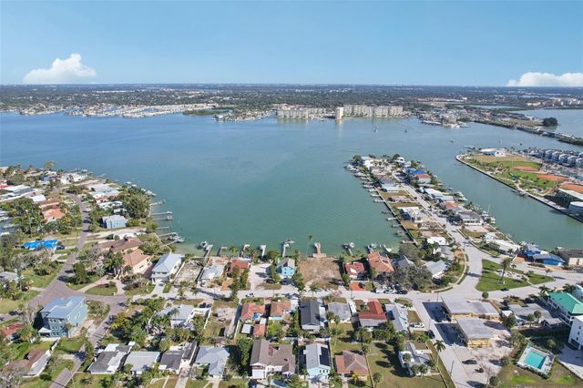15424 2ND STREET E, Madeira Beach, FL 33708
