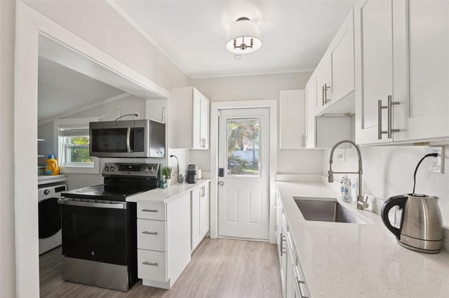 15424 2ND STREET E, Madeira Beach, FL 33708