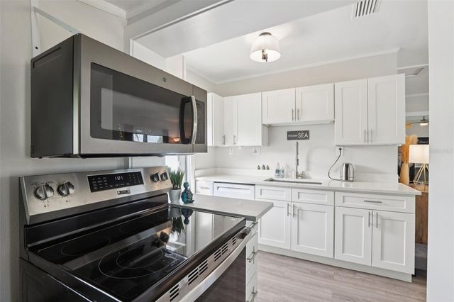 15424 2ND STREET E, Madeira Beach, FL 33708