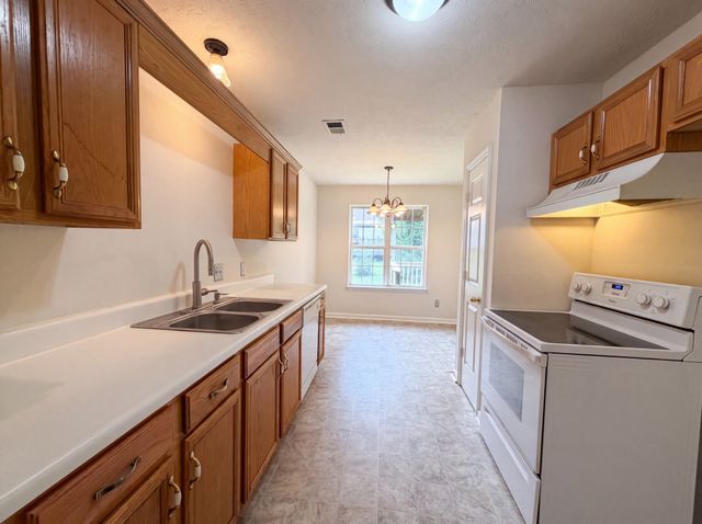 499 Holland Ridge Dr, La Vergne, TN 37086