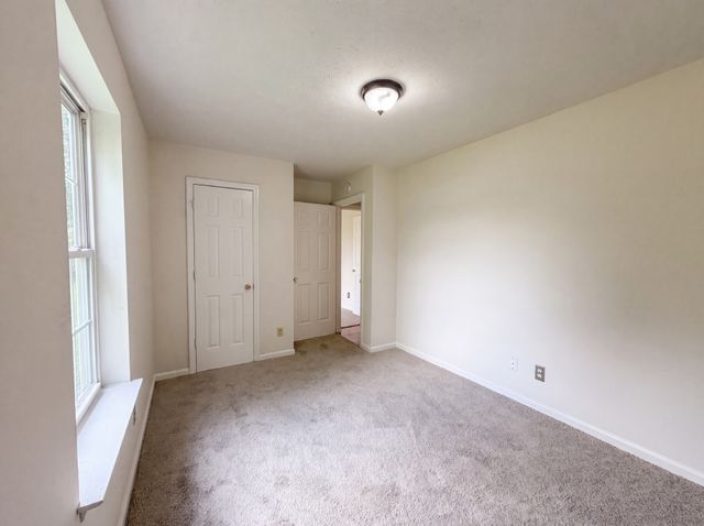 499 Holland Ridge Dr, La Vergne, TN 37086