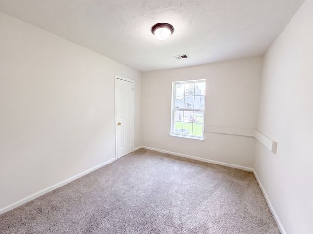 499 Holland Ridge Dr, La Vergne, TN 37086