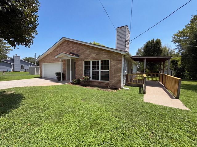 499 Holland Ridge Dr, La Vergne, TN 37086