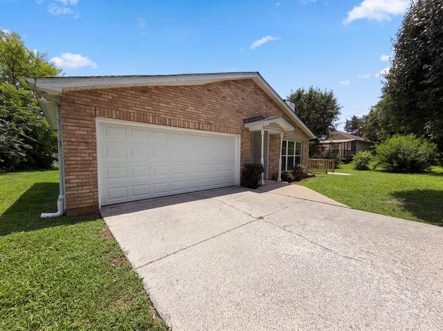 499 Holland Ridge Dr, La Vergne, TN 37086