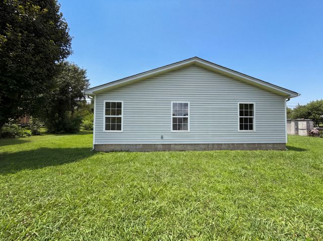 499 Holland Ridge Dr, La Vergne, TN 37086