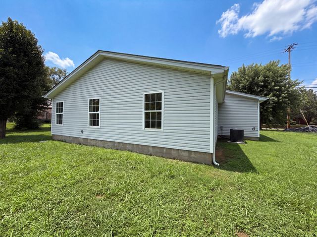 499 Holland Ridge Dr, La Vergne, TN 37086