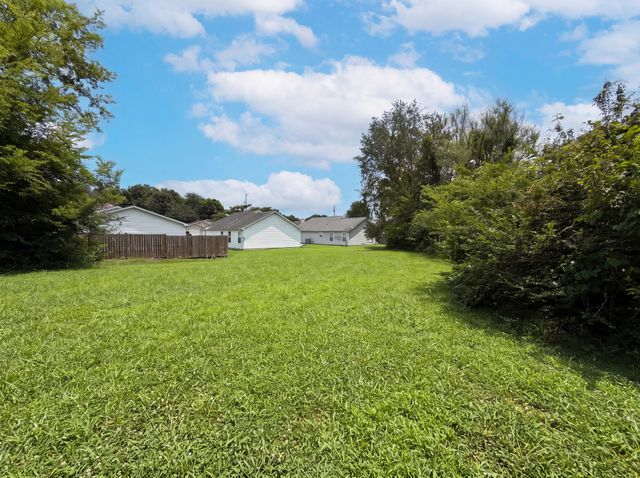 499 Holland Ridge Dr, La Vergne, TN 37086
