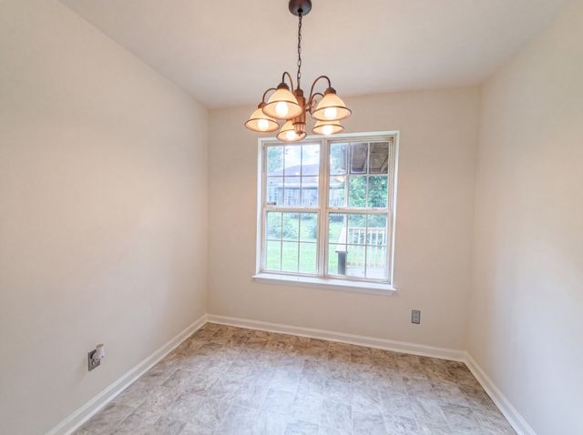 499 Holland Ridge Dr, La Vergne, TN 37086
