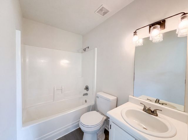 499 Holland Ridge Dr, La Vergne, TN 37086