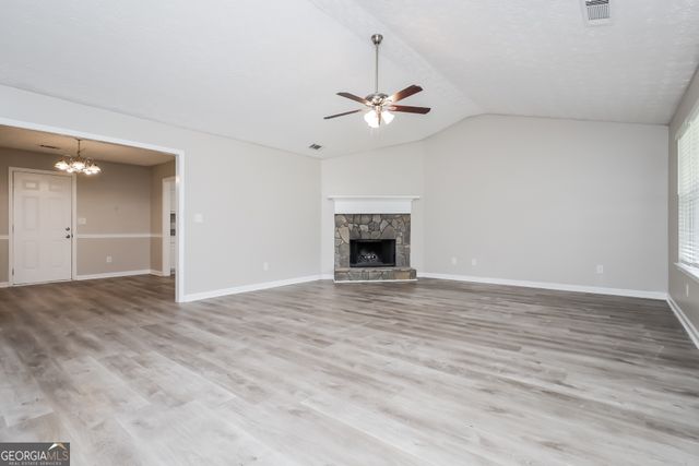 800 Pointe Trail, Locust Grove, GA 30248