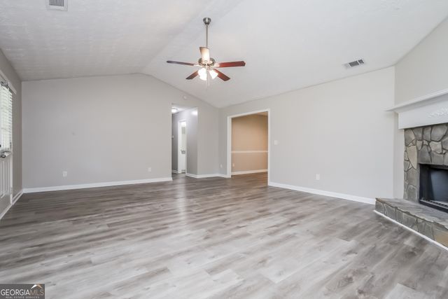 800 Pointe Trail, Locust Grove, GA 30248