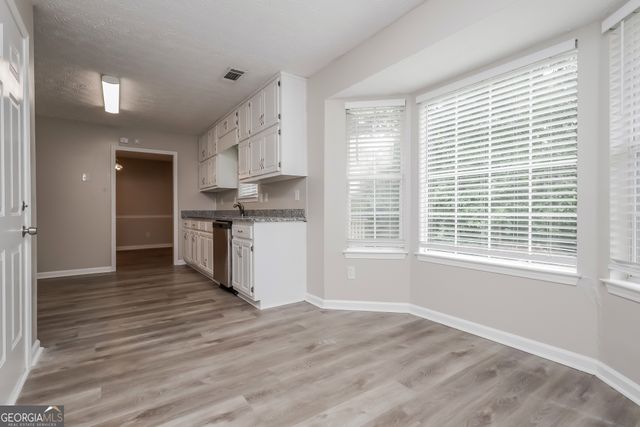 800 Pointe Trail, Locust Grove, GA 30248