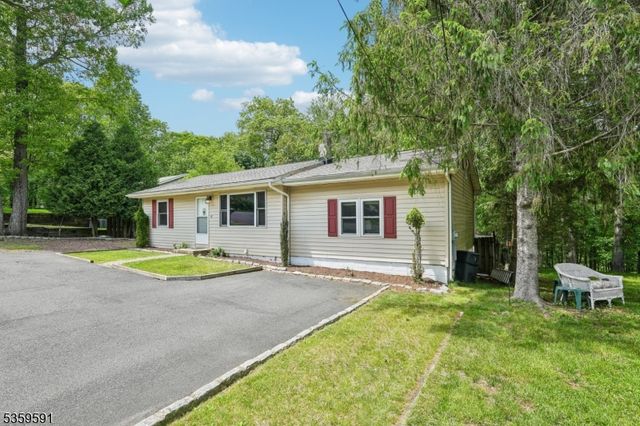 104 Leland Trl, Hopatcong Boro, NJ 07843