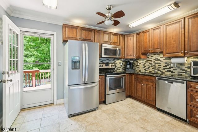 104 Leland Trl, Hopatcong Boro, NJ 07843