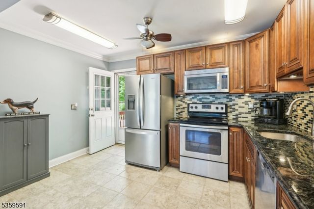 104 Leland Trl, Hopatcong Boro, NJ 07843