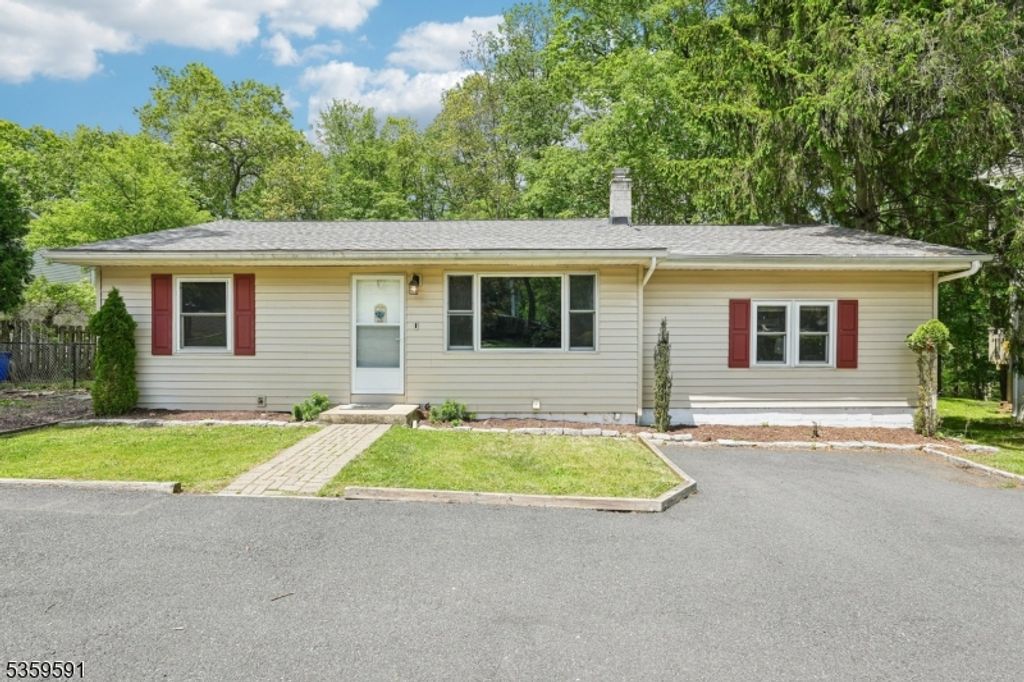 104 Leland Trl, Hopatcong Boro, NJ 07843
