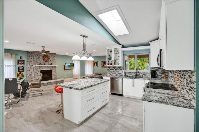 11201 NW 4th Court, Plantation, FL 33325