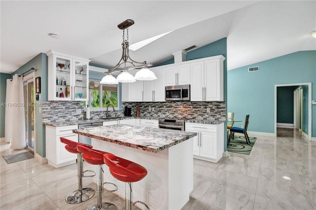 11201 NW 4th Court, Plantation, FL 33325