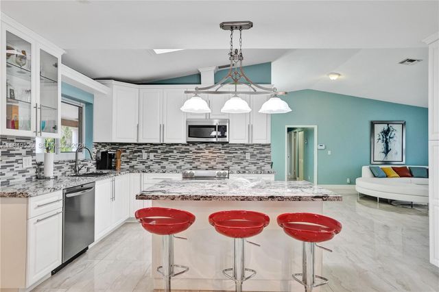 11201 NW 4th Court, Plantation, FL 33325