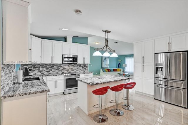 11201 NW 4th Court, Plantation, FL 33325