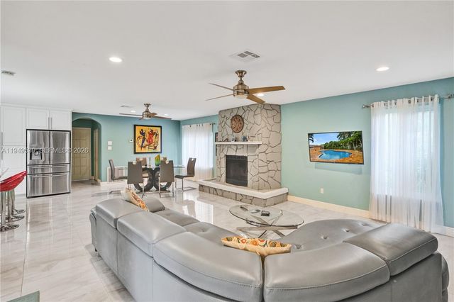 11201 NW 4th Court, Plantation, FL 33325