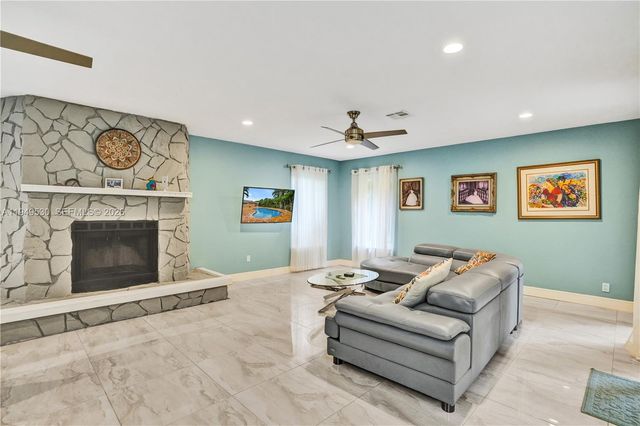 11201 NW 4th Court, Plantation, FL 33325