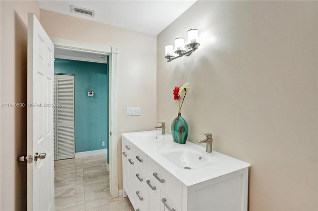 11201 NW 4th Court, Plantation, FL 33325