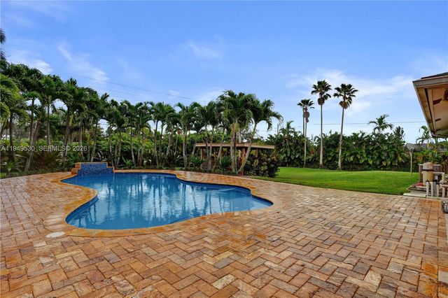 11201 NW 4th Court, Plantation, FL 33325