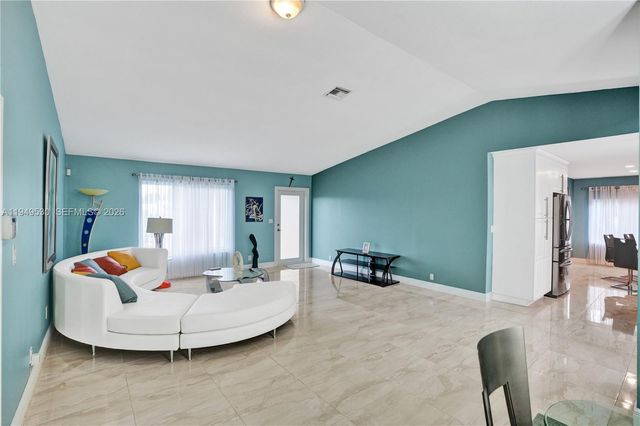 11201 NW 4th Court, Plantation, FL 33325