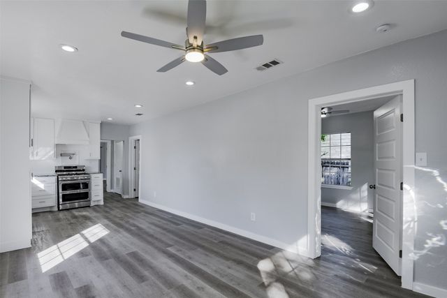 1507 N Preston Street, Ennis, TX 75119