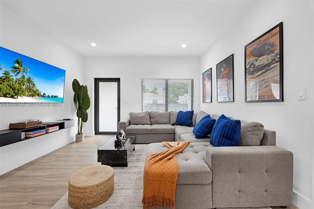 121 NW 53rd St, Miami, FL 33127