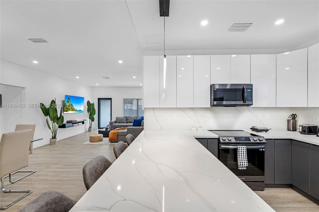 121 NW 53rd St, Miami, FL 33127