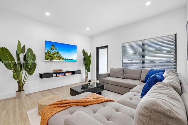 121 NW 53rd St, Miami, FL 33127