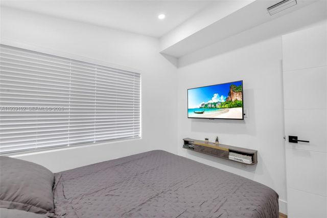 121 NW 53rd St, Miami, FL 33127