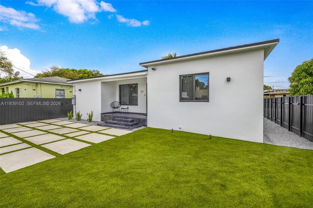 121 NW 53rd St, Miami, FL 33127