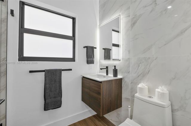 121 NW 53rd St, Miami, FL 33127