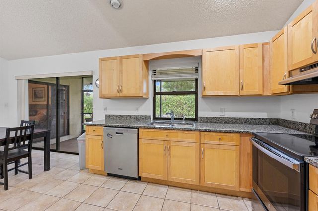 425 Shadow Wood Ln, Coral Springs, FL 33071
