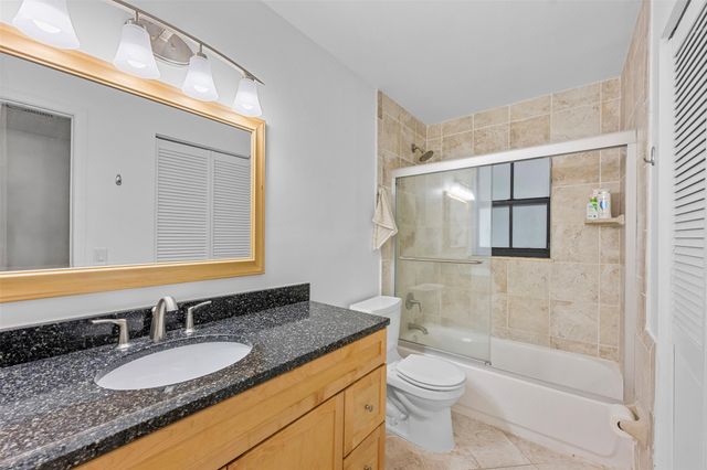 425 Shadow Wood Ln, Coral Springs, FL 33071