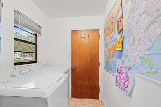 425 Shadow Wood Ln, Coral Springs, FL 33071